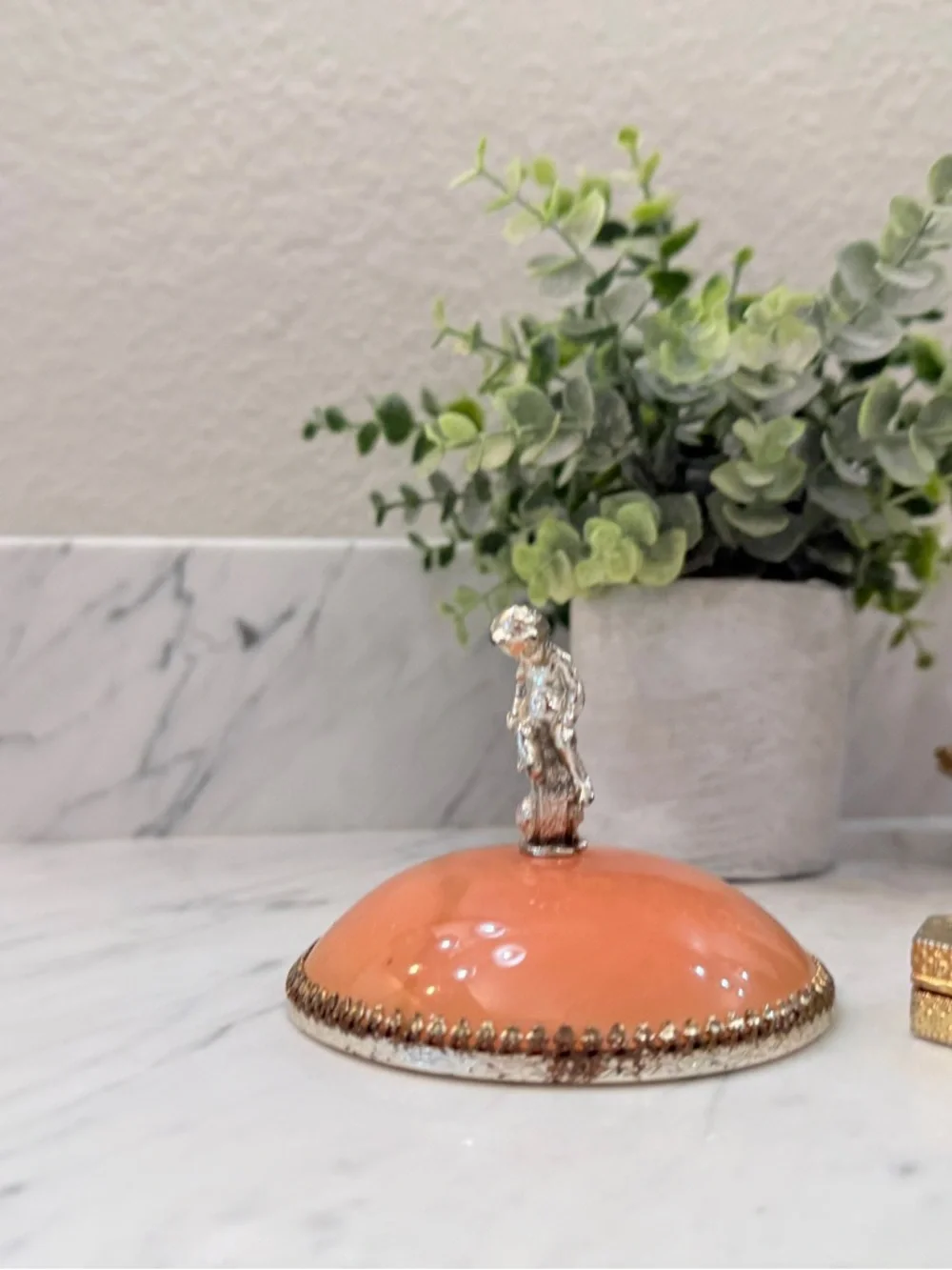 Vintage Estee Lauder Compact & Unusual Domed Mirror with Cherub - Picture 14 of 17